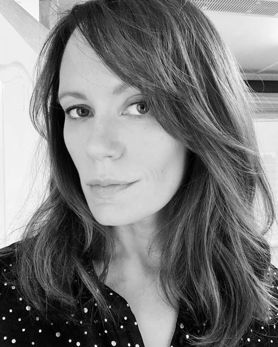 のインスタグラム：「#challengeaccepted thank you @bridgettrama @trishymakeup @ericacerra @gummie17 @vicrighthand  I’ve been so busy swooning over shots of all the incredible women in my life that I couldn’t get around to posting one of my own, but I don’t wanna be the jerk that breaks the chain!  It gives me such joy to acknowledge the inspiration, love, strength and support I get from all the ladies in my life.  Thank you, my loves.  I nominate @downrightredgirl @1travelkat @wanderingesq @spajcic @ashaustinmorris @mallory_osigian to post if you are so inspired. ❤️❤️❤️#womensupportingwomen」