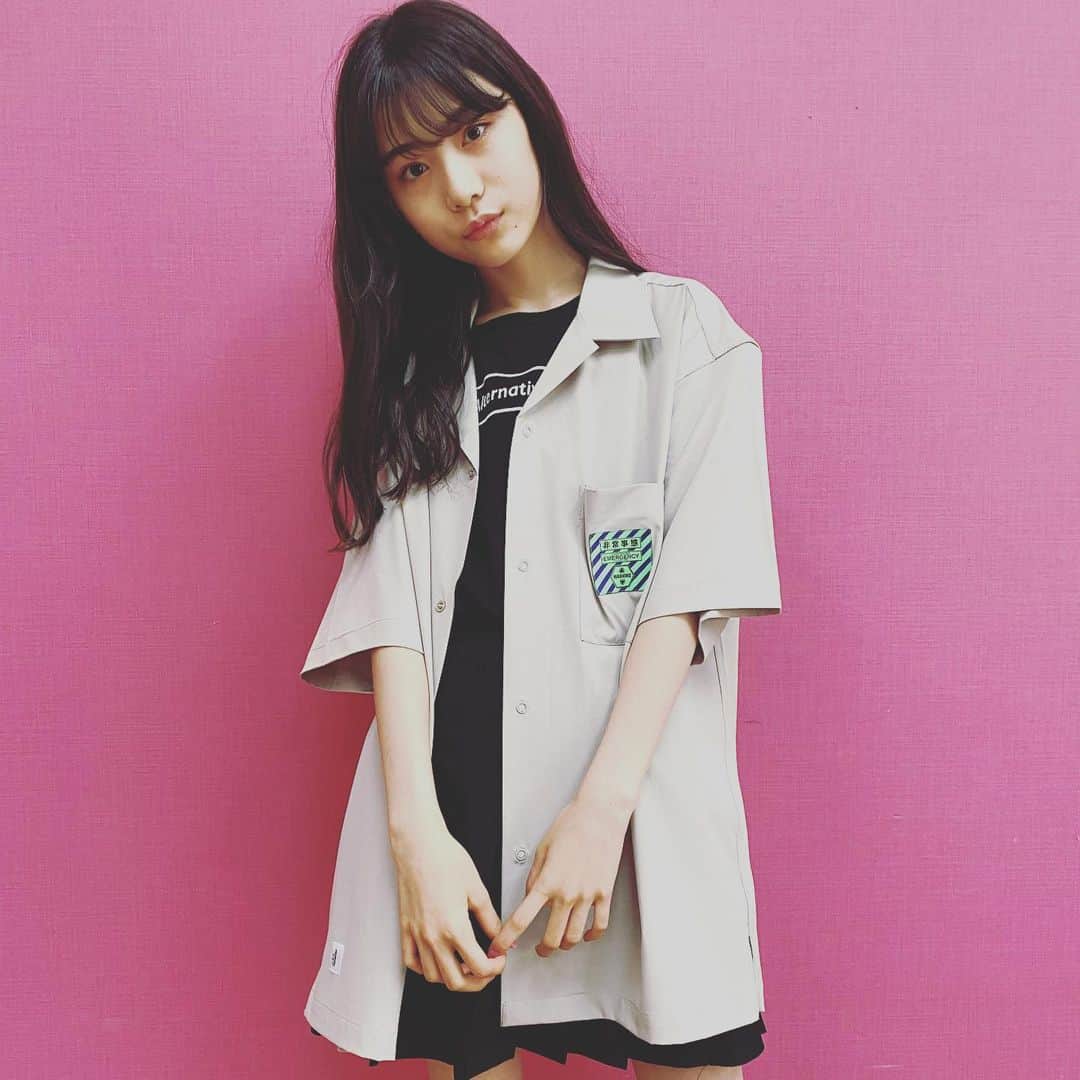 ニコ☆プチのインスタグラム：「﻿ 最近の私服たち〜﻿ ﻿ アキさん、非常事態ってなんですか？笑﻿ ジュリは気温の変わりやすい今の時期にぴったりな感じ💕﻿ ナオ&マイは身長がちょうどおんなじくらい〜✨﻿ ﻿ ﻿ #ニコプチ﻿ #プチモの私服﻿ #近藤藍月﻿ #八木珠梨﻿ #大里菜桜﻿ #藤岡舞衣」