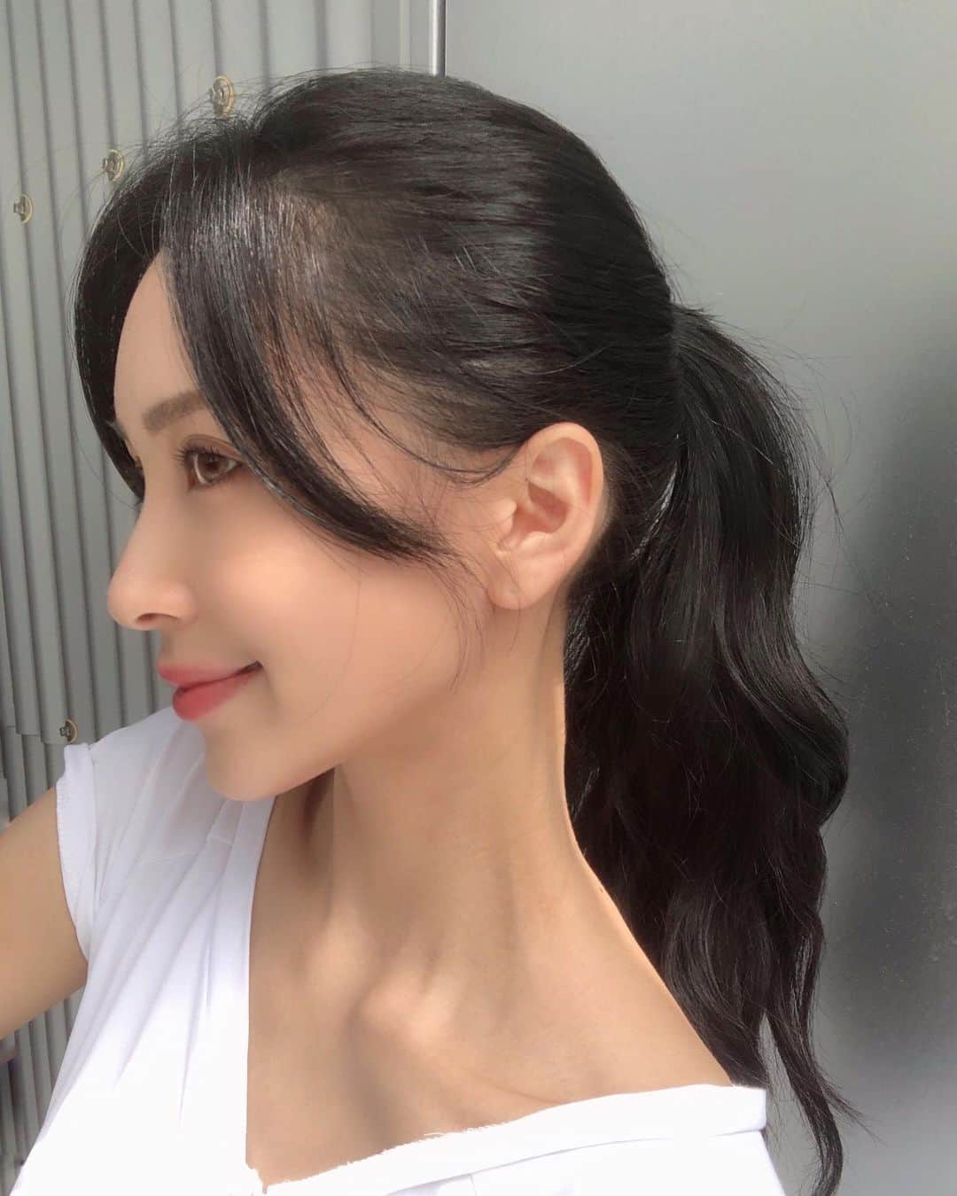 のインスタグラム：「ポニーテール🖤」