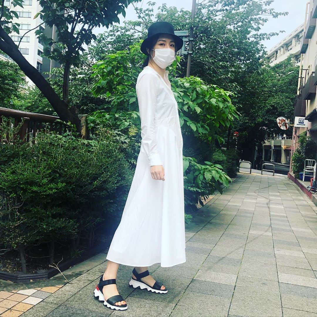 犬山紙子さんのインスタグラム写真 - (犬山紙子Instagram)「今日の衣装 シンプルなシルエットだけどスカート部分にチュールが仕込まれているという……この宝物シャツワンピは @ko_tanihiro さんに作ってもらったもの☺️」7月28日 15時38分 - inuyamakamiko