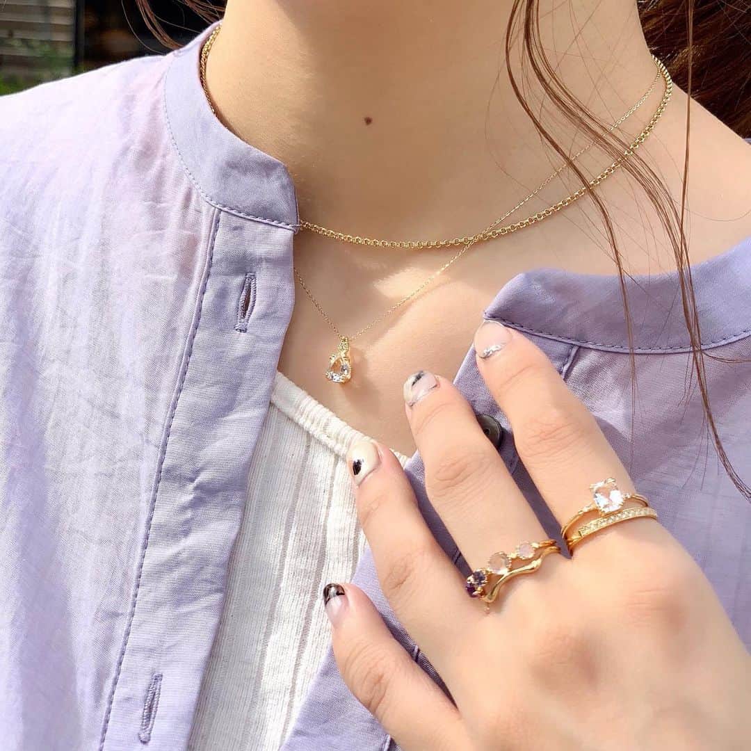 ageteさんのインスタグラム写真 - (ageteInstagram)「.﻿ 【スタッフコーディネート_アガット ジェイアール名古屋タカシマヤ】﻿ 少しカジュアルな装いにも、クォーツの透明感が女性らしさを演出してくれます。﻿ ﻿ #agete #jewelry #accessory #ring #necklace #quartz #summer #collection #newarrivals﻿ #アガット #ジュエリー #アクセサリー #リング #ネックレス #クォーツ #夏 #コレクション #新作 #ジェイアール名古屋タカシマヤ」7月28日 15時41分 - agete_official