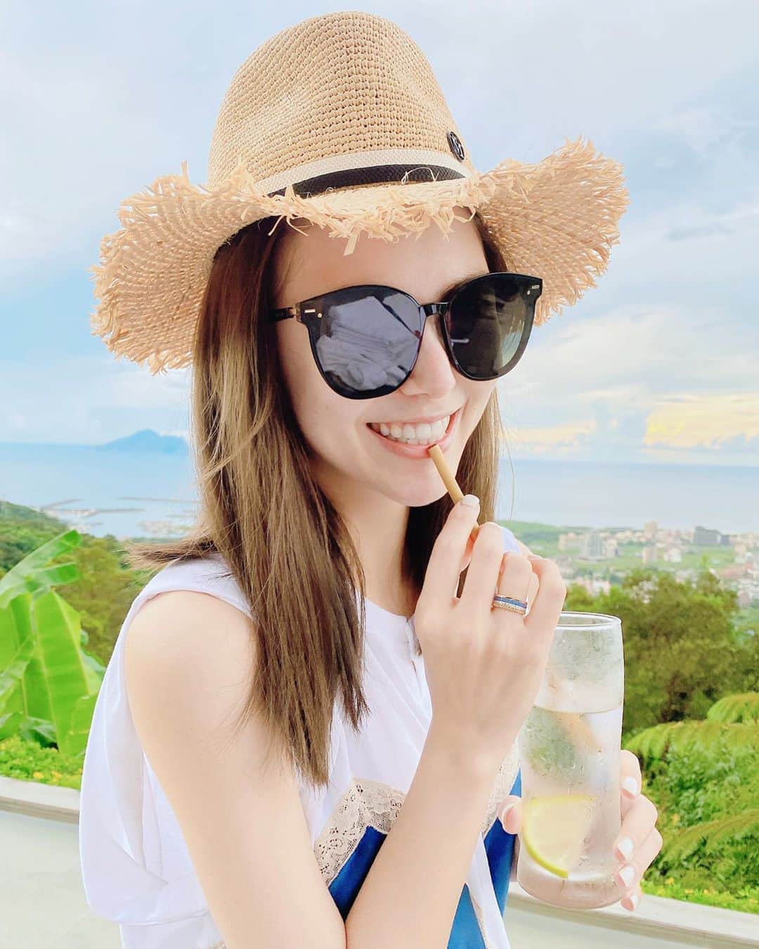 ハンナ・クインリヴァンのインスタグラム：「暑假🌴🌼. @boucheron #quatre」