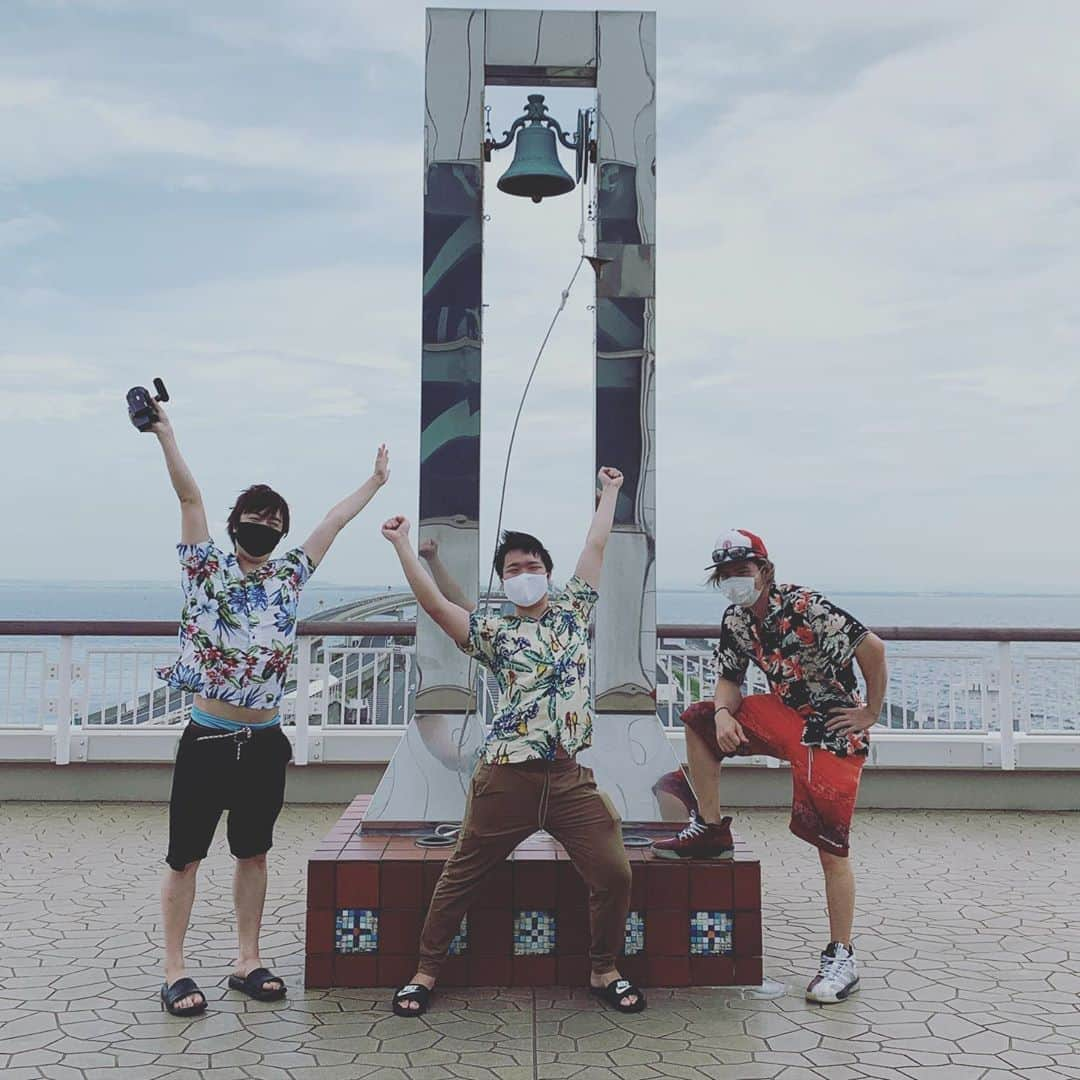 トミックさんのインスタグラム写真 - (トミックInstagram)「男3人で海ほたる🏖😄  #トミスタj  #トミック　#YouTuber  #海ほたる　 #マスオさんとダンテとおれ #ソーシャルディスタンス」7月28日 15時49分 - tomikkunet