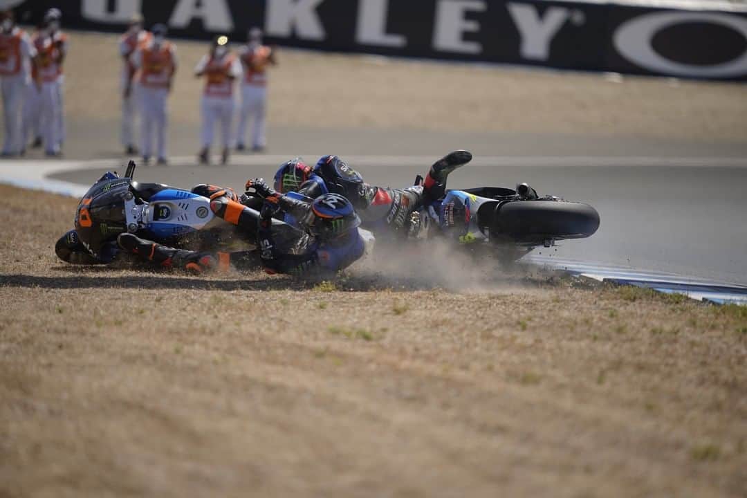 MotoGPさんのインスタグラム写真 - (MotoGPInstagram)「When you just get TOO excited while celebrating with your friend 😅#SwipeLeft ⬅️ #AndaluciaGP 🏁 #LM10 #MB72 #MotoGP #Moto2 #Crash #Motorcycle #Racing」7月28日 16時00分 - motogp