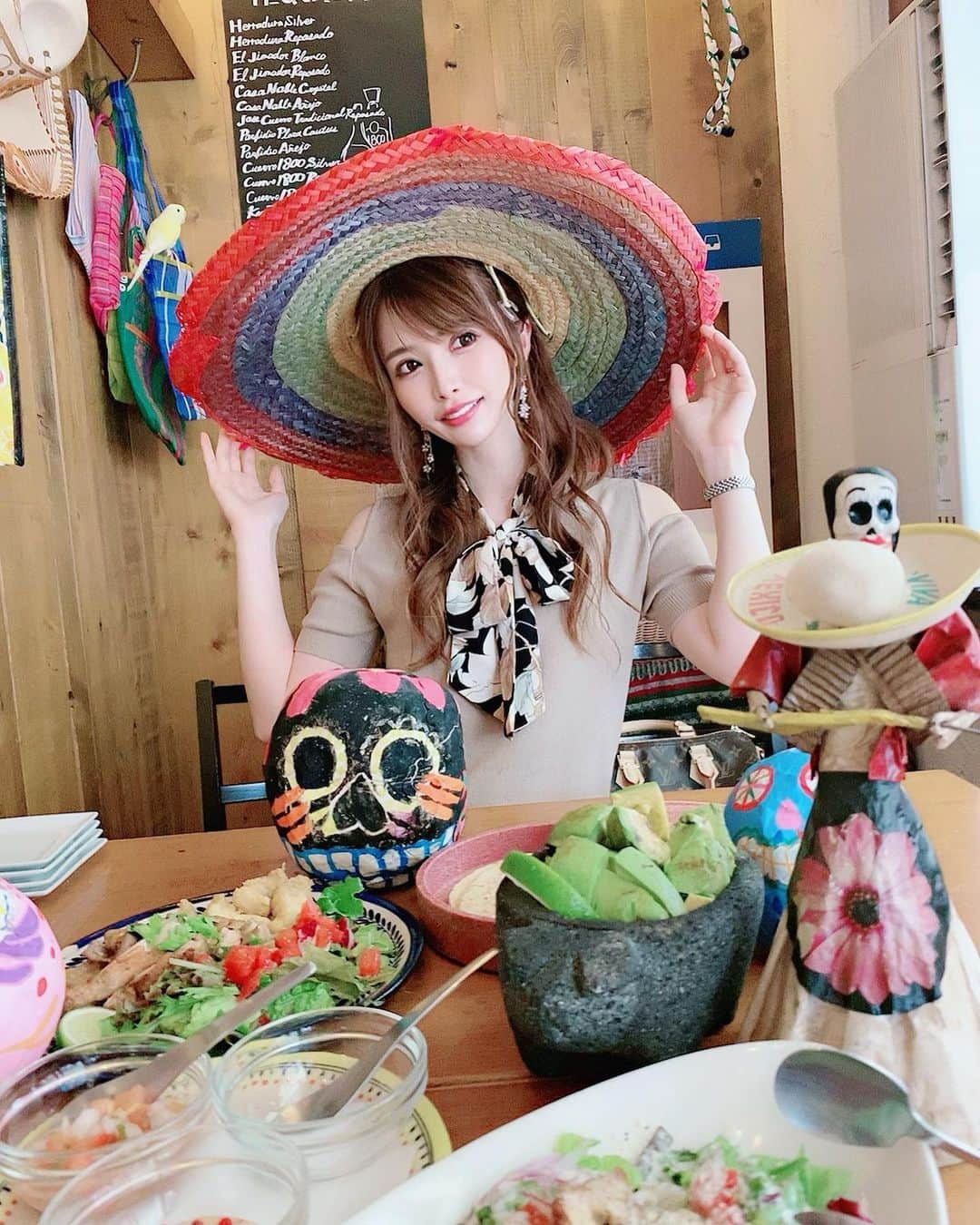 優月美羽さんのインスタグラム写真 - (優月美羽Instagram)「《Mexican dining AVOCADO》 に行ってきたよ🥑💓  ✨アボカド食べ放題👀✨ 美味しかった〜💖 タコスとサラダとかも付いてて満足🥑❤️ お店の雰囲気もメキシカンで可愛かったよ〜🥰  場所も新宿三丁目付近🚃💭  #mexican #メキシコ料理 #アボカド食べ放題 #アボカド専門店 #アボカド好き #新宿三丁目 #新宿三丁目グルメ #新宿三丁目ランチ #新宿ランチ #lunchtime」7月28日 16時00分 - miu.yuzuki