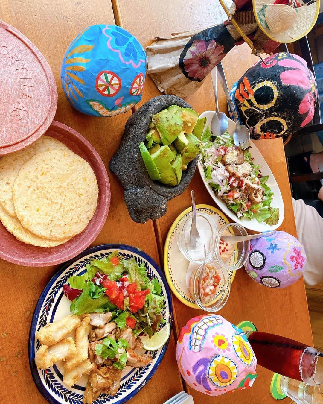 優月美羽さんのインスタグラム写真 - (優月美羽Instagram)「《Mexican dining AVOCADO》 に行ってきたよ🥑💓  ✨アボカド食べ放題👀✨ 美味しかった〜💖 タコスとサラダとかも付いてて満足🥑❤️ お店の雰囲気もメキシカンで可愛かったよ〜🥰  場所も新宿三丁目付近🚃💭  #mexican #メキシコ料理 #アボカド食べ放題 #アボカド専門店 #アボカド好き #新宿三丁目 #新宿三丁目グルメ #新宿三丁目ランチ #新宿ランチ #lunchtime」7月28日 16時00分 - miu.yuzuki
