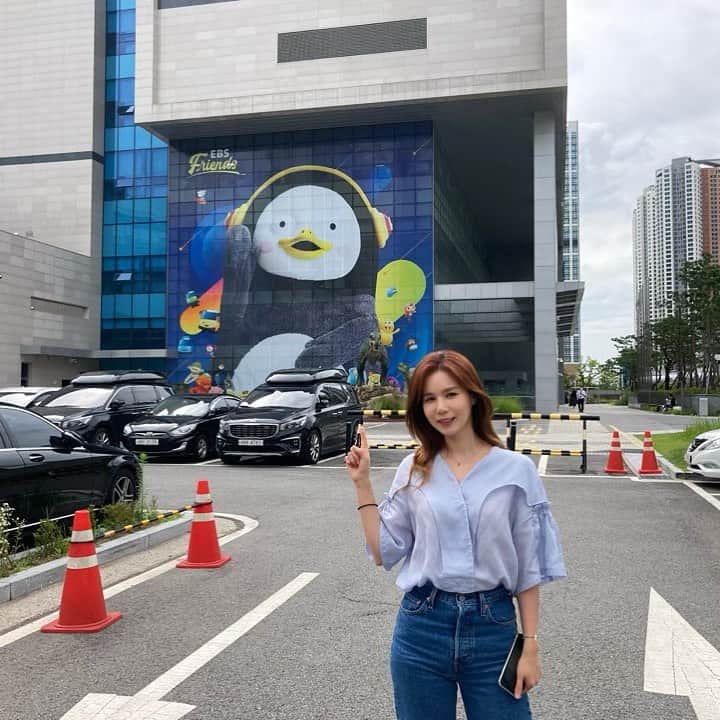 パク・シウンのインスタグラム：「💙 펭수와의 만남을 기대했으나 🤣 이렇게라도 아쉬움을 달래봄 😂 ㅋㅋㅋㅋ👋 . . #펭수#펭하#반가웠어#ebs#👋」
