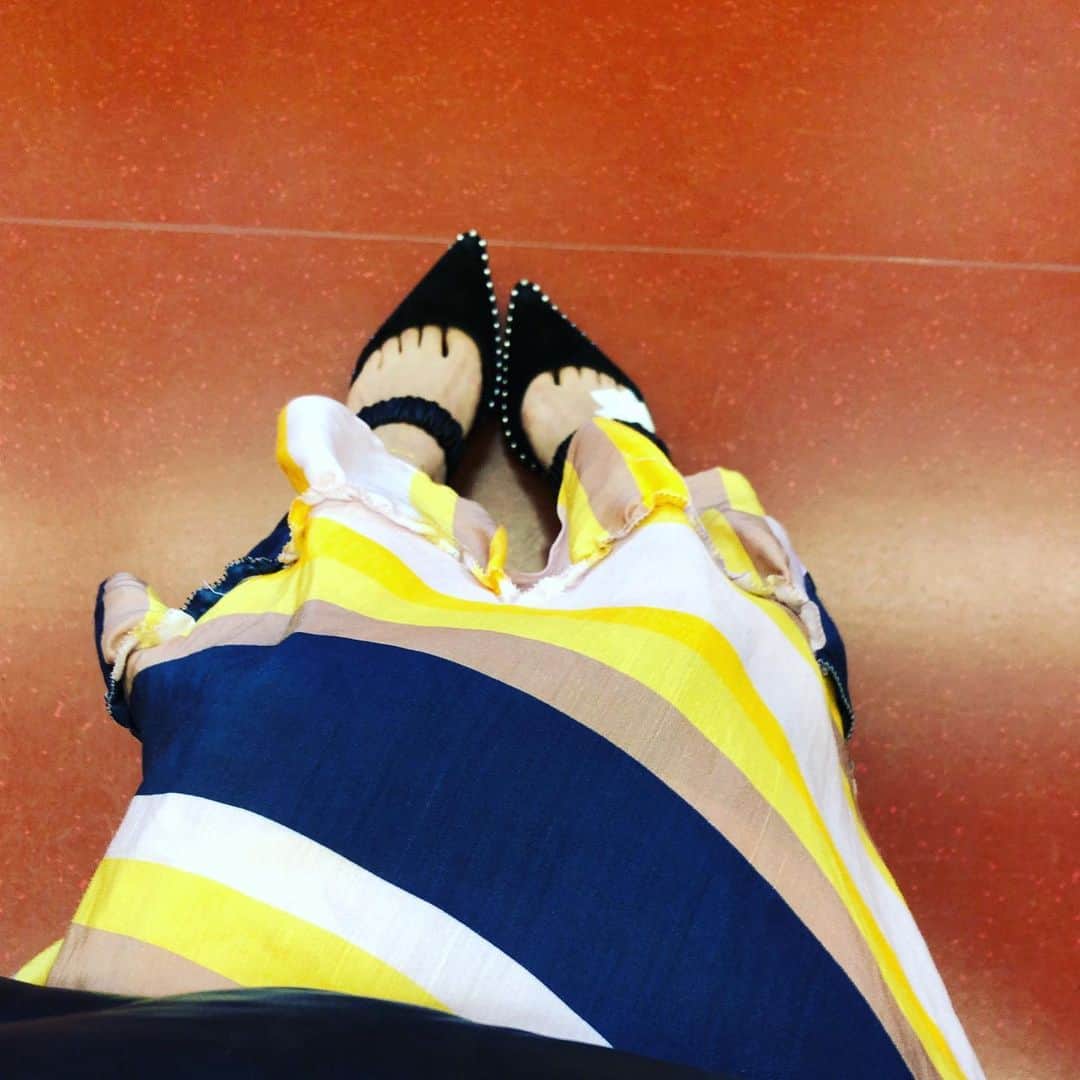阿部洋子さんのインスタグラム写真 - (阿部洋子Instagram)「👟👞👢👡👠 #今日の靴   今日もぺったんこ。 湿布しないと痛む。 これは長引くのか？ 青あざが広がってきたー😭  ##shose #shoselover #shosestagram #shoseaddict #shoseoftheday #sotd #ootd」7月28日 16時12分 - hirocoring