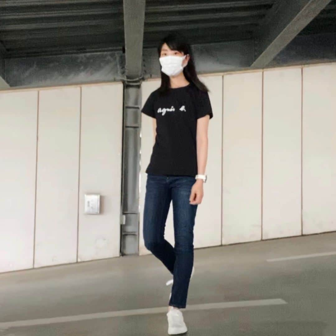 土屋香織さんのインスタグラム写真 - (土屋香織Instagram)「𓆸.ootd シンプルコーデ𓆸𓆸𓆸 . シンプルなコーデがなにより♡ 足元は #TRAQJP  @traqshoes.japan の白スニーカー。 . 充電の要らないスマートウォーキングシューズで スマホアプリと連動させて歩数を計測。 1日8000歩毎日歩き続けて8年間計測し続けてくれます。 中にチップが埋め込まれているのに お洗濯OKで きれいに保てるところもお気に入り！ . . . #おしゃれさんと繋がりたい #おしゃれウォーキング #きれい目カジュアル」7月28日 16時21分 - kaorintsuchiya