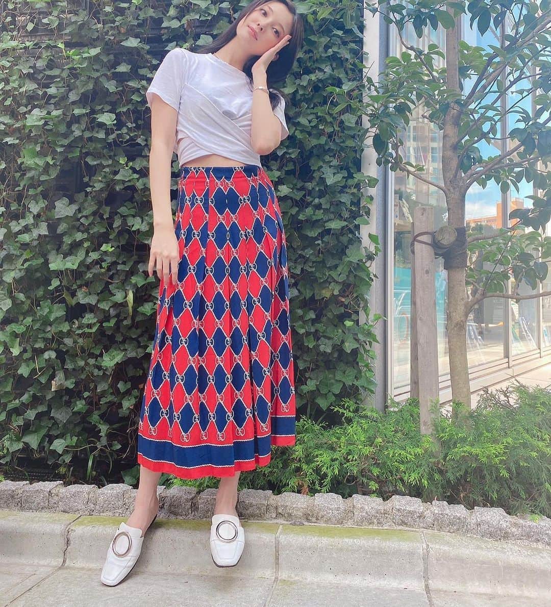 大石絵理のインスタグラム：「イタリア政府観光局公式フォトコンテストが8/1〜8/31で開催されるので、ぜひイタリアの素敵な写真を応募してみてね❤  私はイタリアのファッションはカラフルで色が綺麗なので、気分が明るくなるので大好き😍  以前訪れたローマでは朝はお花や野菜やさんがマルシェで開かれ、ランチはカルボナーラパスタがおいしかったなぁ🥺  #DiscoverItaliaFromjapan #イタリア旅行 #pr」