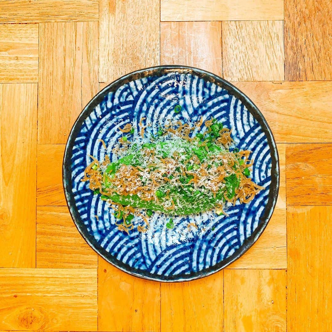 リサ のインスタグラム：「アボカドにねぎとちりめん山椒(と余ったパルメザン)かけて食べるの美味しいだいすき。  #food #foodpic #foodphoto #foodie #foodlover #instafood #foodism #foodaddict #foodies #foodoftheday #onthetable #りちゃこ食堂」