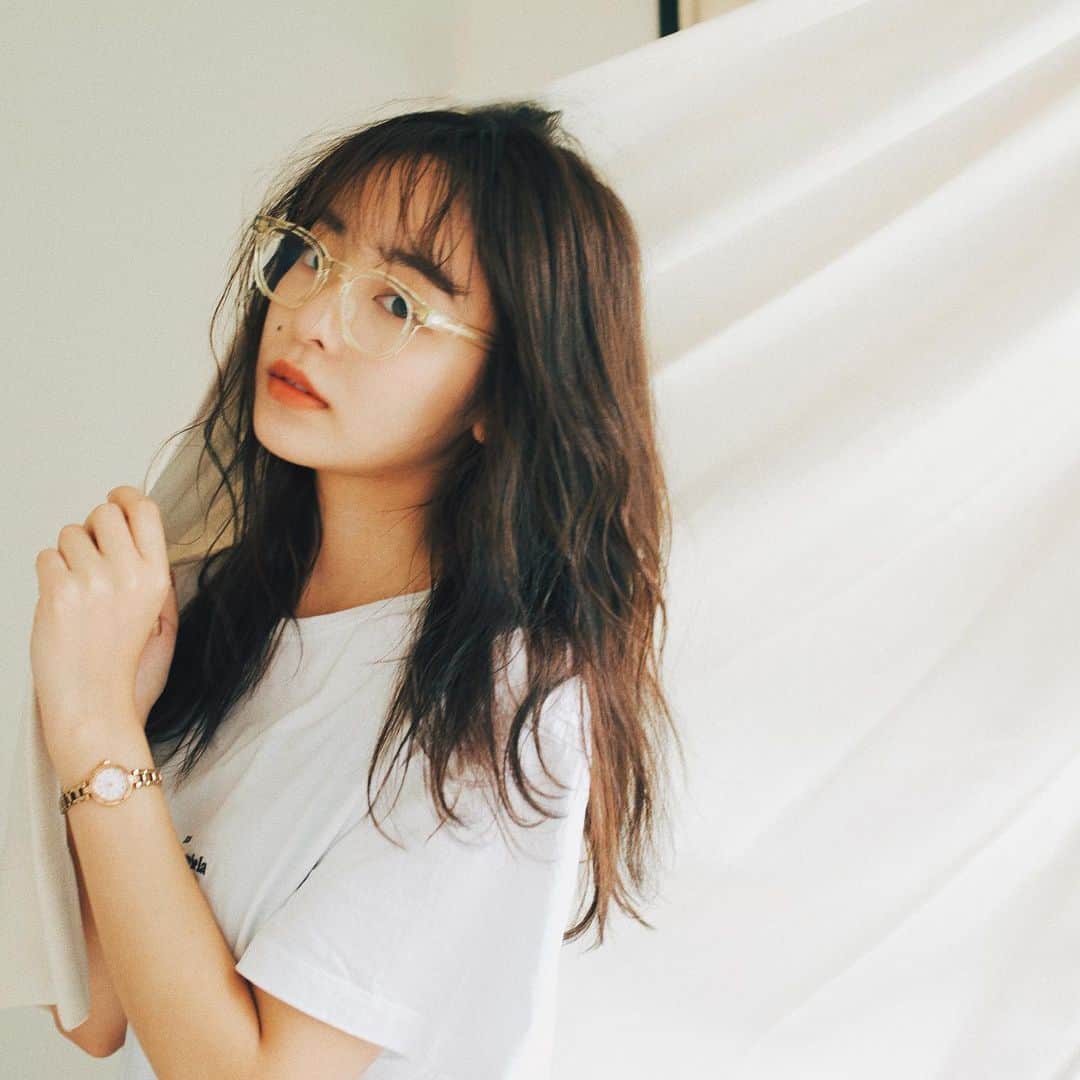 Ryosuke Sugayaのインスタグラム：「たくさんの履歴書ありがとうございます。  悩んでるなら、ぜひです！  中途のスタッフさんも募集してます。  LORENで大事にしてるのことは  「人としての成長」です。  そのためには、たくさんの勉強することがあります。  シャンプーを覚えるように  挨拶もおぼえないといけないし  カラーを勉強するように  謙虚さを勉強しなくてないない  カットを勉強するように  感謝をするってことを勉強しなくてはいけません。  一人でできることなんて  には限界はあるけど  チームなら無限にあります。  ぜひ、おまちしてます  #loren」