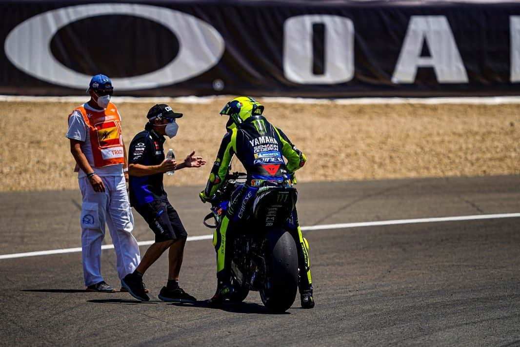 バレンティーノ・ロッシさんのインスタグラム写真 - (バレンティーノ・ロッシInstagram)「Back on the podium in Jerez P3 after a hot race 🔥 Thanks to all my team」7月28日 22時29分 - valeyellow46