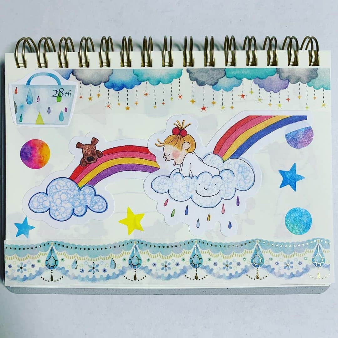 柳田さやかのインスタグラム：「𓅺 #rainbow  𓇼 数日前かな… 虹が出たというニュースが。 そんな日に限って 空を見上げてない自分。。。 𓇼 #日めくりカレンダー #雲 #雨上がりの空 #虹 #可愛い #ココちゃん #シール #マステ #ノートデコ #文具好き #ノート術」