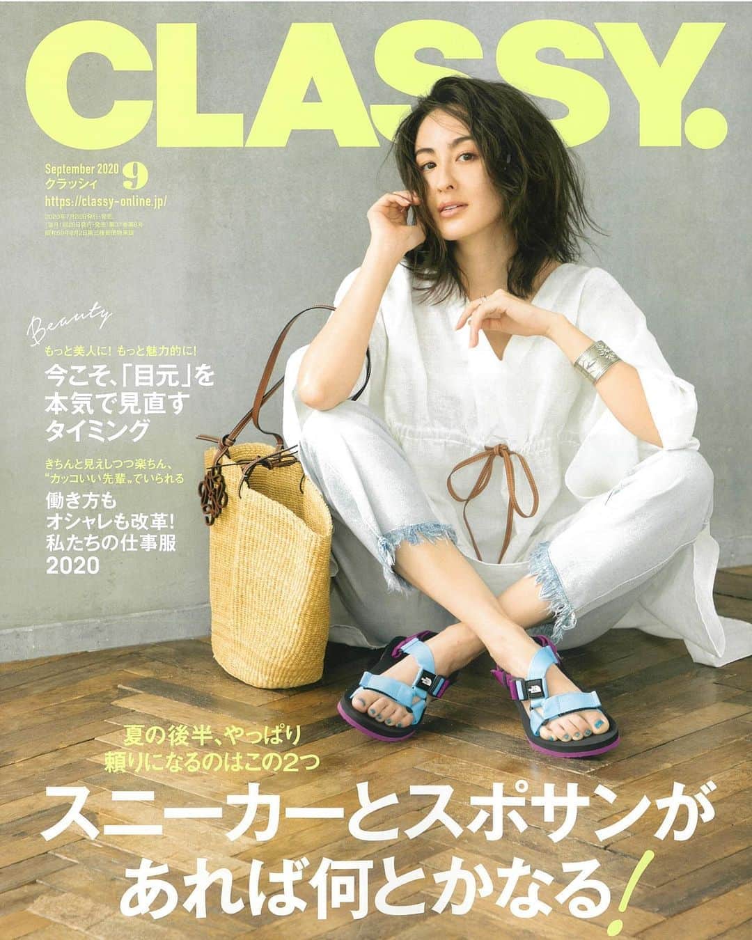 オードリー亜谷香のインスタグラム：「The September issue is on sale now! I know that summer felt fleeting this year, but get ready for some early autumn fashion in this month’s issue! Hope you enjoy!🤍 @classy_mag_insta」