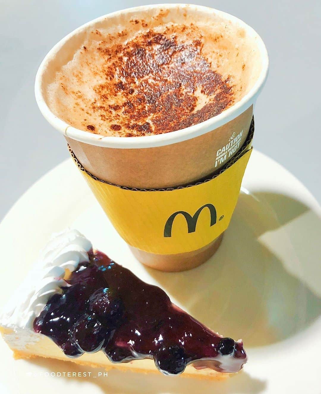 McDonald's Philippinesのインスタグラム：「Name a combo sweeter than this McCafe feature from @foodterest_ph! We’ll wait. 😉」