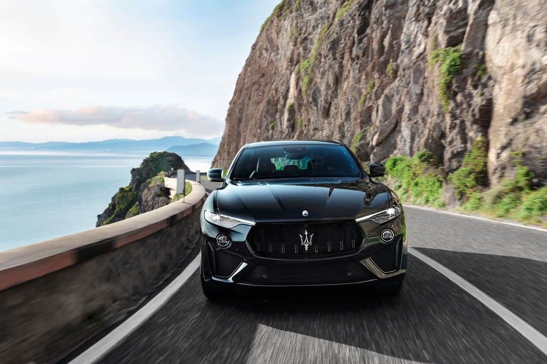 Maserati Japan | マセラティ ジャパンのインスタグラム：「マセラティ 福岡では移転オープンより2周年を記念し、8月6日（木）～8月31日（火）までを「2nd Anniversary Fair」と題し、さまざまなキャンペーンを実施します。 詳しくはマセラティ 福岡のオフィシャルSNS（@maserati.fukuoka）をご覧ください。  8月6日(木)から9日(日)は、マセラティが誇る名車の1台であるGranTurismoの13年におよぶ歴史に終止符を打った1台、GranTurismo Zèdaを展示致します。 また、週末の8日(土)・9日(日)の2日間はZèdaをイメージしたスペシャルドリンクをご用意しております。 皆さまのご来店をスタッフ一同心よりお待ち申し上げております。  #Maserati #マセラティ #MaseratiFukuoka #マセラティ福岡 #GranTurismoZèda #グラントゥーリズモゼダ」