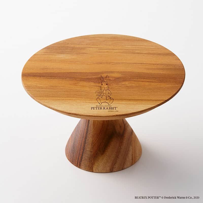 T-FAN SITEさんのインスタグラム写真 - (T-FAN SITEInstagram)「ピーターラビット™デザインのTカード 手触りのやさしい木製テーブルウェアを中心としたオリジナルグッズも予約受付中です  #ピーターラビット  #tカード #テーブルウェア」7月28日 17時02分 - fantasulife