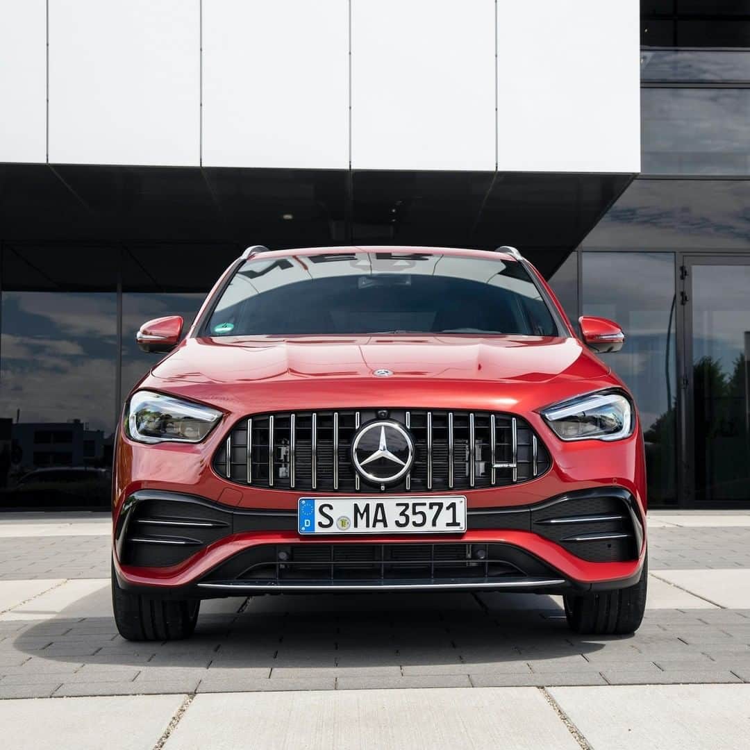 Mercedes AMGさんのインスタグラム写真 - (Mercedes AMGInstagram)「[Kraftstoffverbrauch kombiniert: 7,5–7,4 l/100 km  CO₂-Emissionen kombiniert: 171–170 g/km  amg4.me/efficiency-statement]  Performance and comfort with every ride in the spacious Mercedes-AMG GLA 35 4MATIC.  #DrivingPerformance #MercedesAMG #GLA35」7月28日 17時03分 - mercedesamg