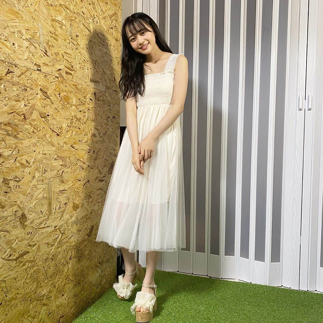 林芽亜里さんのインスタグラム写真 - (林芽亜里Instagram)「🎀﻿ ﻿ 🌱#めありの想像の中の女の子たち 🌱﻿ ﻿ 昨日の全身バージョン👗﻿ ﻿ 靴もフリフリしてて可愛いんです💖﻿ ﻿ #ニコラ #林芽亜里 #mellowneon #HoneySalon」7月28日 17時05分 - meari__hayashi