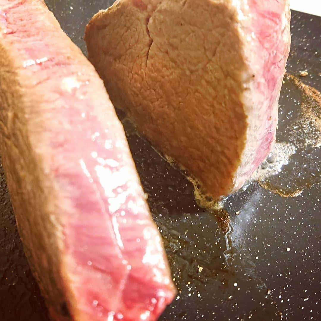 彦摩呂さんのインスタグラム写真 - (彦摩呂Instagram)「番組をご覧頂きありがとうございます🎵 「TOKYO COWBOY」のお肉 めっちゃ美味しかったです😆🎵🎵 美味しいは、美しいんですね‼️🎵 めっちゃ、綺麗なお肉ですよ😃  あと「瓶どん」も最高です‼️ 注文しようッと‼️🎵  #彦摩呂#tokyocowboy #瓶どん #お取り寄せ #グルメ部」7月28日 17時10分 - hikomaro_honmono