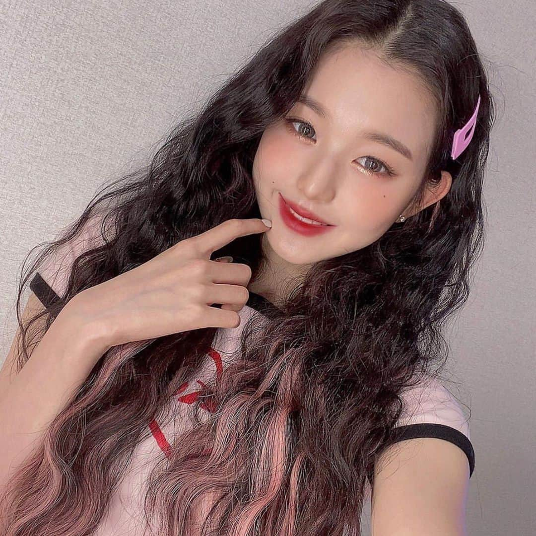 チャン・ウォニョンさんのインスタグラム写真 - (チャン・ウォニョンInstagram)「핑크 베이비 💖 #IZONE #WONYOUNG #JANGWONYOUNG #아이즈원 #장원영」7月28日 17時15分 - wonyoung__ive