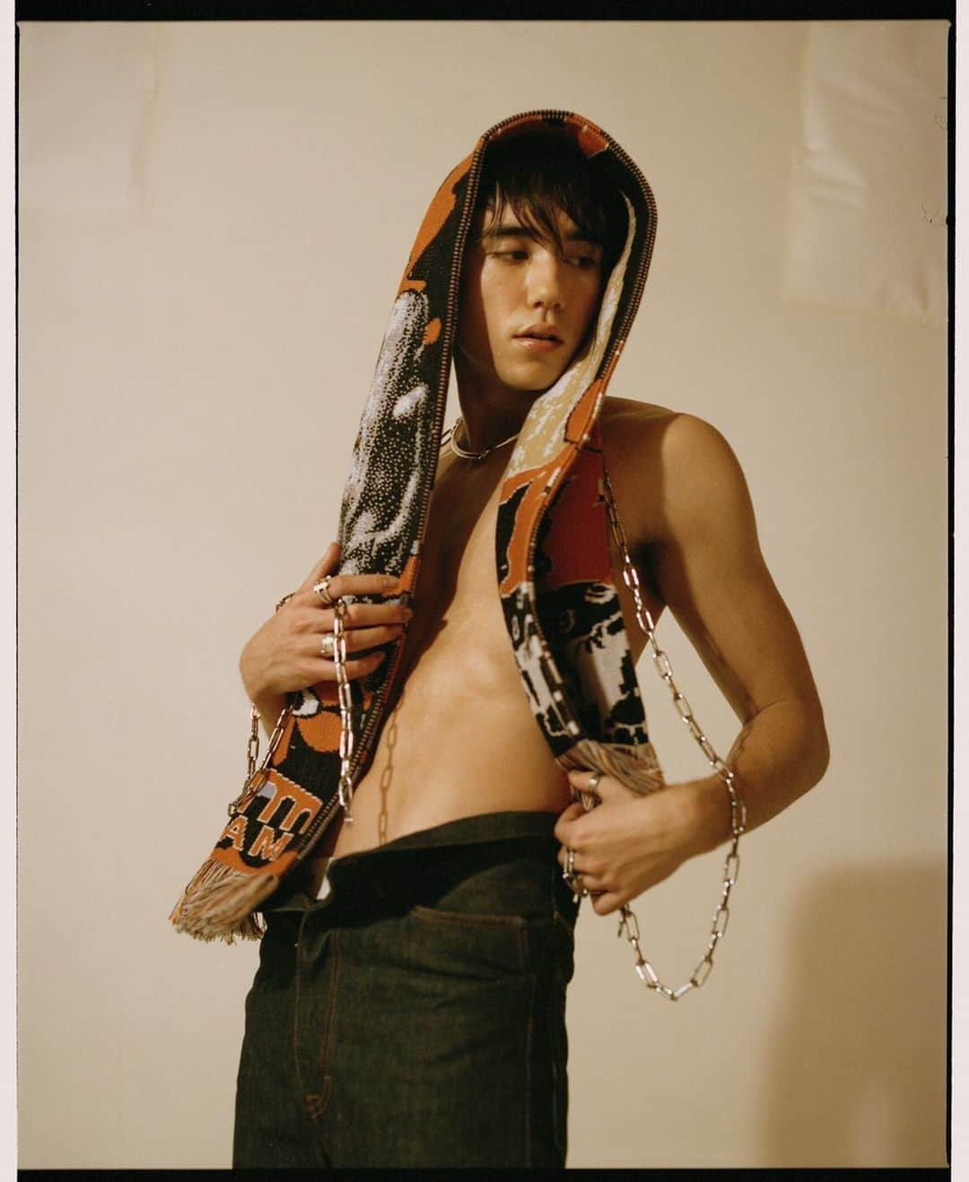ミッチェル和馬のインスタグラム：「《NYLON JAPAN 9月号》本日発売 www.nylon.jp/NYLON196 #nylonjapan #nylonjp #ryoyoshizawa #music #culture」