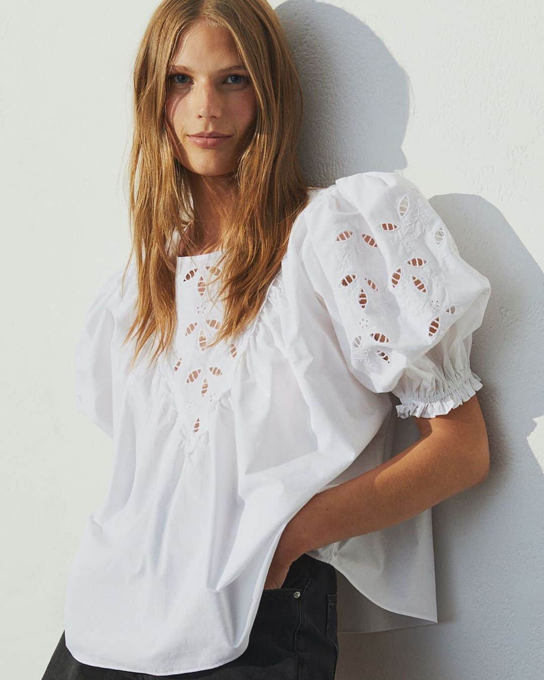 H&Mさんのインスタグラム写真 - (H&MInstagram)「A perfect white blouse = 🍦 #HM」7月28日 17時19分 - hm