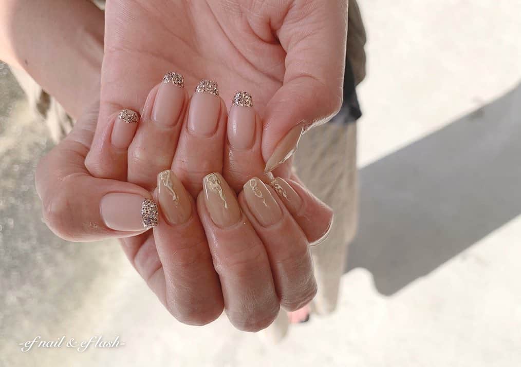 小森純のインスタグラム：「最近のお客様💅 ・ 可愛い。。 ・ この仕事はやりがいがあるって事を身にしみて感じます☺️ ・ お客様に喜んで頂けて本当に嬉しいです❤️ ・  #グラデーション#ニュアンスネイル#ニュアンスネイルデザイン#インクネイル #冬ネイル#秋ネイル#秋ネイルデザイン#ワンカラー#シンプルネイル#efネイル#efネイル石川町#efネイル石川町店#efネイルグループ#efネイルサロン#efネイル横浜#efネイル代々木上原店オープン#efネイル代々木上原#efネイル東京店#小森純」