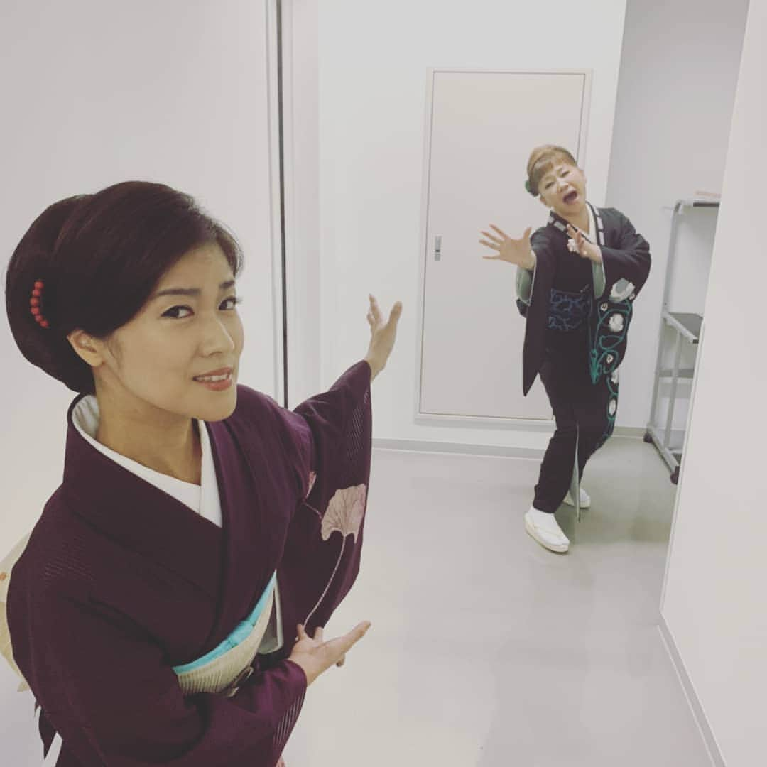 出光仁美さんのインスタグラム写真 - (出光仁美Instagram)「ソーシャルディスタンス！ #松村和子 #帰ってこよ #出光仁美 #あいたか橋で」7月28日 17時40分 - idemitsu_official