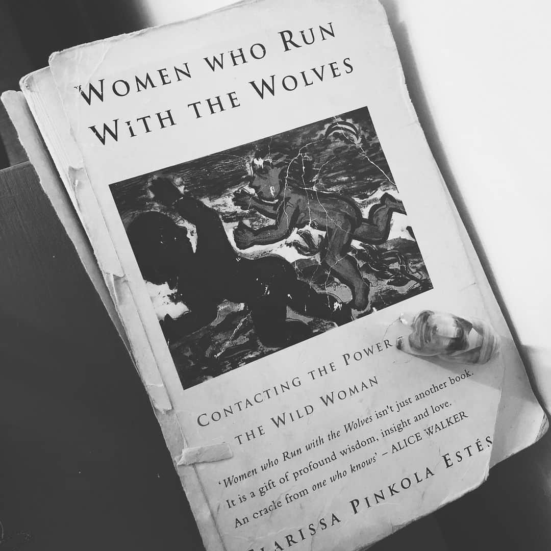 ファイン・フレンジーのインスタグラム：「I don’t know what I would do without the love and support of the women in my life. Not currently feeling like posting a selfie, but this is the book - indefinitely lent to me by @jessicasweidan - which woke me up to being a woman. It rocked my world, rattled my bones and guided me toward my deepest, truest self, and to my ancestors. It connected me to the universal sisterhood, and deepened my love for my friends so much. Have shared a love of this book with so many women. I have been nominated for this challenge by @joy__williams @digaeta @caitlindahl @inghamh.555 @gemmagambeelewis @charlietaylorhmua and @feferang ♥️♥️♥️♥️✨ let’s all continue to love and lift each other. #womenwhorunwiththewolves #clarissapinkolaestes」