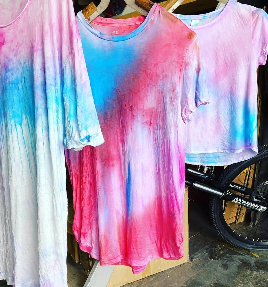 ディオニソさんのインスタグラム写真 - (ディオニソInstagram)「Tye-Dye #tyedye #colors #tshirt #handmade #trap #travisscott #artisanal #fashion #fashionista」7月28日 17時38分 - blackdioniso_lb_lucaberioli