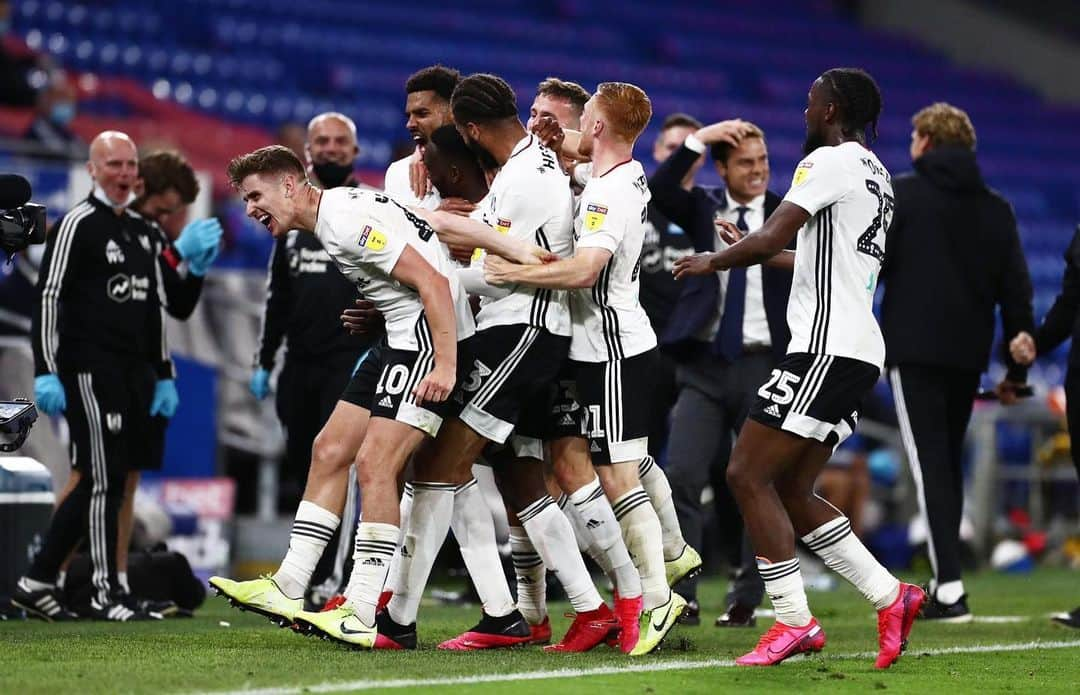 ハリソン・リードのインスタグラム：「TEAM 🤍🖤 Big result last night, fully focused on finishing the job on Thursday! • • @joshuaonomah @schaffer77 🔥🤝 FFC #FULFORCE」