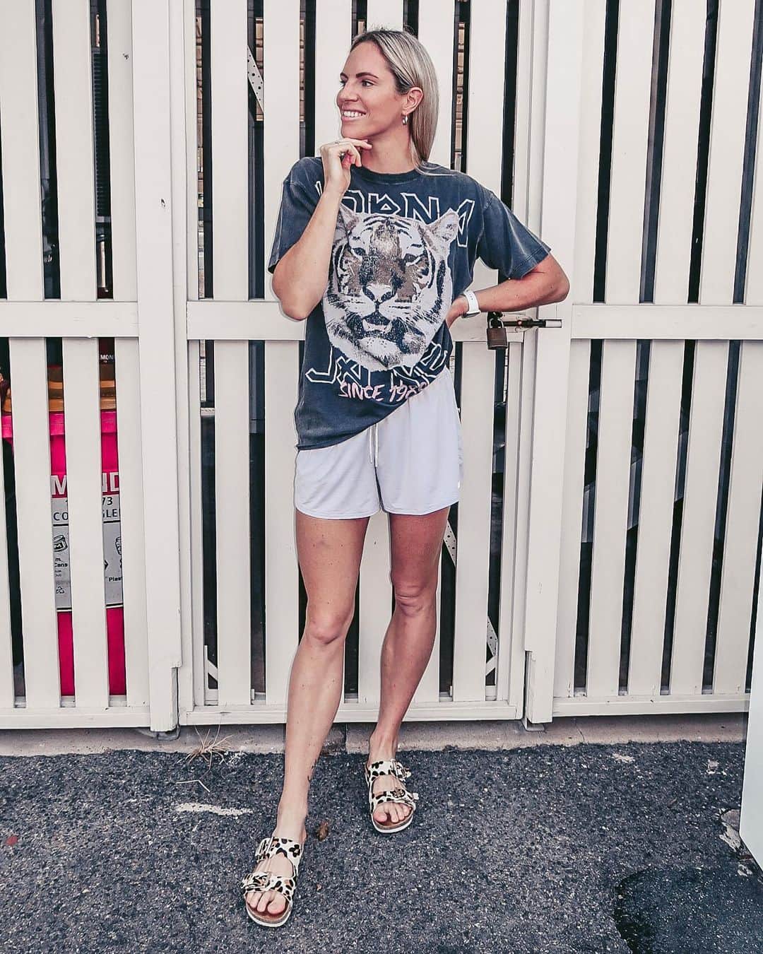 エミリー・シーボームのインスタグラム：「Thinking about all the adventures I want to go on!  @lornajaneactive don’t forget you can get 20% off with the code EMILYS20  #activewear #activelifestyle #lornajane #tuesday #adventures」
