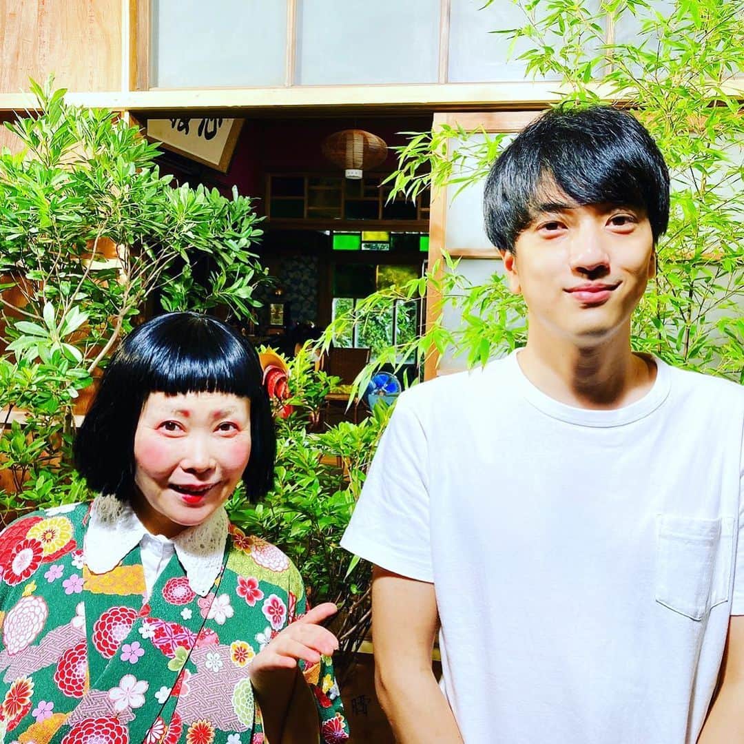 土曜ナイトドラマ『妖怪シェアハウス』テレビ朝日公式さんのインスタグラム写真 - (土曜ナイトドラマ『妖怪シェアハウス』テレビ朝日公式Instagram)「クイズ。このさわやかな好青年は誰でしょう。出演者ではありません。「妖怪シェアハウス」のある重要なパートを担う方です。このあと投稿続きます。まずwith座敷童子。 #妖怪シェアハウス #小芝風花  #池谷のぶえ #この人は誰でしょう #放送まであと3日」7月28日 17時44分 - youkaihouse5