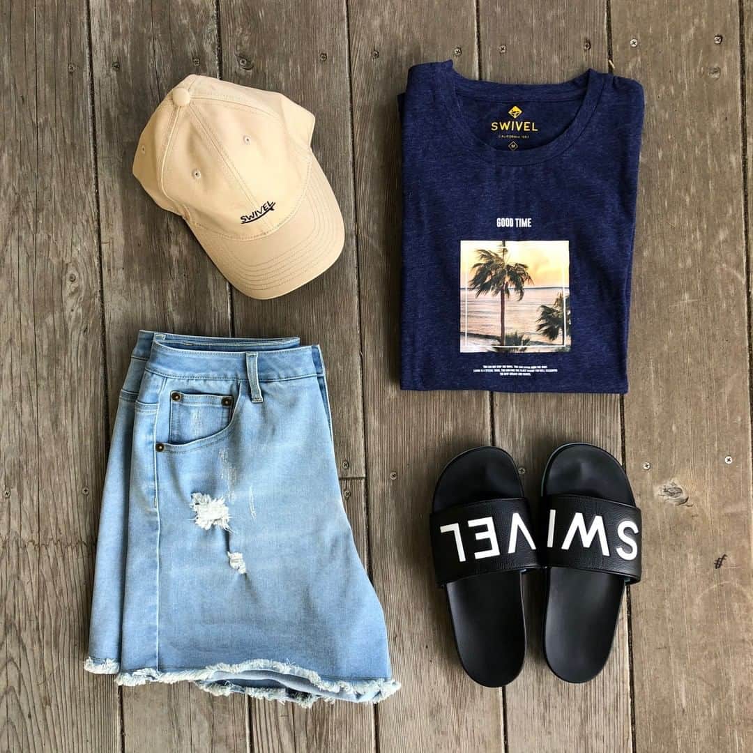 Swivelのインスタグラム：「𝐒‌𝐖‌𝐈‌𝐕‌𝐄‌𝐋 𝟐𝟎𝐒‌𝐒 𝐂𝐨𝐥𝐥𝐞𝐜𝐭𝐢𝐨𝐧⁠﻿⁠⠀⁠ ⁠⠀⁠ デニムショートパンツとTシャツの鉄板コーデ。⁠ まだまだ雨の日が続いていますが、夏っぽいコーデで少しでも気分を上げたいですよね🌈⁠ ⁠⠀⁠ -----------------------------------------⁠⠀⁠ T-shirts: Photo Tee⁠ Color: Navy / Pink / White⁠⠀⁠ ⁠⠀⁠ Denim: Denim Shorts⁠⠀⁠ Color: Blue / Black⠀⁠ ⁠ Cap: Logo Twill Cap⁠ Color: Beige / Black / Navy⁠  Pink / Purple / White⁠ ⁠ Sandal: Logo sandal⁠ ⁠ ✔︎商品をタップして詳細をご確認下さい👆﻿⁠⠀⁠ -----------------------------------------⁠⠀⁠ ⁠⠀⁠ #SWIVEL #スウィベル」
