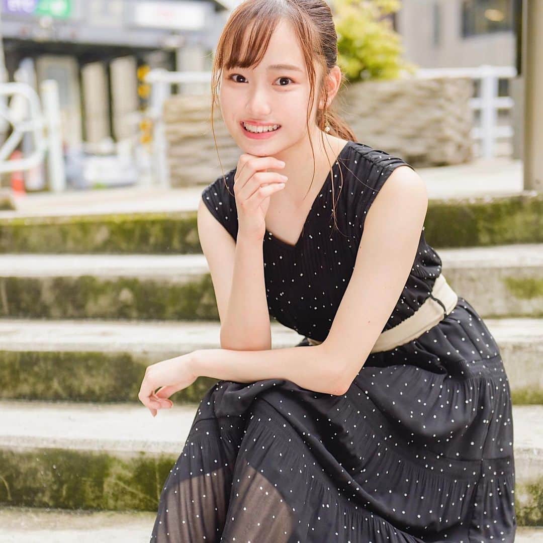 かわぎしるなのインスタグラム：「. FINEBOYSさんに撮影していただいた写真📸 とっても嬉しかったです❤️ . . スニーカー履いて早く大学行きたいな〜🥺 . あの娘のスニーカー。と言う連載記事に掲載してくださっているので、ぜひチェックしてください♡ . . #フレキャン #フレキャン2020 #ミスコレ #ミスコン #女子大生 #fineboys #スニーカー #スニーカー女子 #スニーカーコーデ #ワンピース #ワンピースコーデ #ポートレート #ポートレート撮影 #写真 #coach #コーチ #jillstuart #jillbyjillstuart」