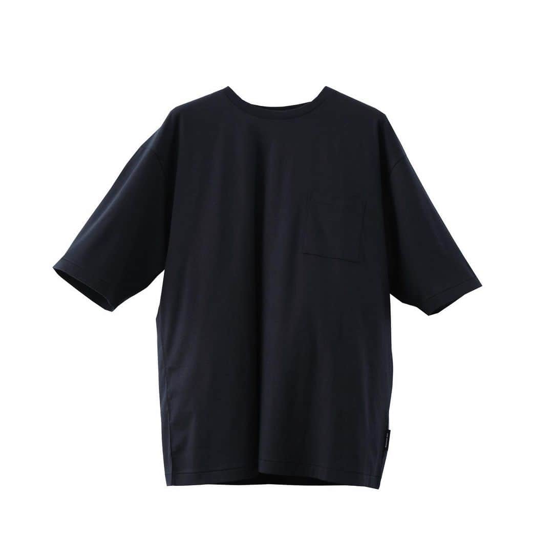 のインスタグラム：「. 【MINOTAUR INST. × MXP COLLABORATION ITEM】 MMT WIDE T-SHIRTS / MU10540M　　  オーガニックコットンとユーカリの木を原料に特殊加工をした「マキシフレッシュ®」という高機能糸をブレンドし編み立てたスムース素材は、このコラボレートTシャツだけのオリジナルです。消臭機能はもちろん、コットンが持つ吸湿性によりムレ感が少なく、また繊維が細いオーガニックコットンを選び、高い密度で編み立てているため適度なハリ感があることも特徴です。  ※TシャツはMINOTAUR INST.各店、MINOTAUR INST. オンラインストアのみの限定販売です  #mxp #臭わないを着る #機能素材 #消臭 #宇宙下着 #MTRMXP #minotaur_inst #minotaurinst #minotaur #ミノトールインスト #ミノトール」