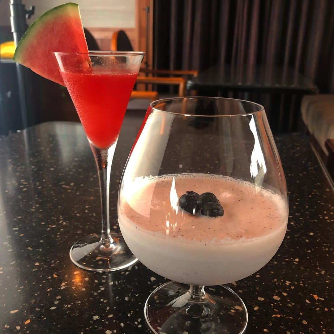 ANA CROWNE PLAZA TOYAMAさんのインスタグラム写真 - (ANA CROWNE PLAZA TOYAMAInstagram)「. 19Fスカイバー アストラル 《季節のフルーツカクテル》 . . . 7月は、スイカ、マンゴー、アメリカンチェリー、ブルーベリーのカクテルをご用意🍸✨ 「スイカとズブロッカのサワー」や「ブルーベリー＆チーズ」など、お客様のお好みでお作りいたします❗️ . 8月は、マンゴー、桃、バナナ、ラズベリーのカクテルが楽しめます🍹✨ 「ココナッツマンゴー」や「フレッシュピーチフィズ」…🍑😋💕 冷たくて美味しいフルーツカクテルが楽しみですね😊✨ . . 各¥1,800〜 . . . スカイバー アストラルは、2020.10.31(土)まで、金・土・祝日前日のみの営業となっております😌💦 . ご予約・お問合せは、スカイバー アストラル(076-495-1116)にて承ります!  . . . #anaクラウンプラザホテル富山 #anacrowneplazatoyama #anaクラウンプラザ #anacrowneplaza #富山 #toyama #とやま #スカイバーアストラル #アストラル #カクテル #富山のバー #フルーツ #🍑 #🍒 #🍸 #🍉 #🍌 #7月 #8月 #夏」7月28日 18時29分 - ana_crowne_plaza_toyama