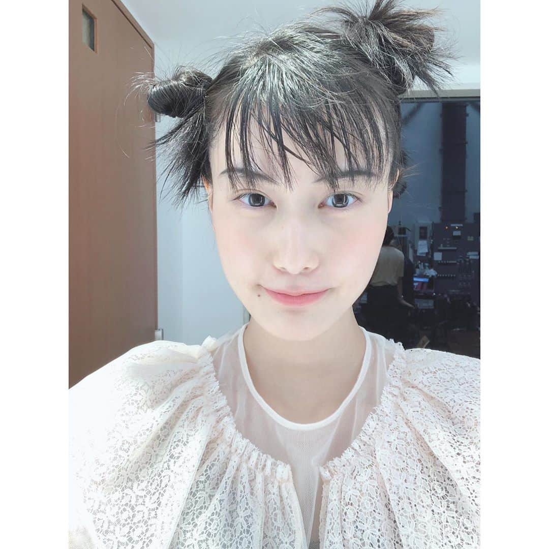 橋本愛さんのインスタグラム写真 - (橋本愛Instagram)「今日のヘアメイク、アーティスティックで冒険的でカルトで可愛かったなーあー♡♡♡♡♡  Q&A、システムバグ？でいつもみたいにすぐ答えられなくて、スクショして切り貼りして‥を繰り返してるから少し待ってね」7月28日 18時29分 - ai__hashimoto