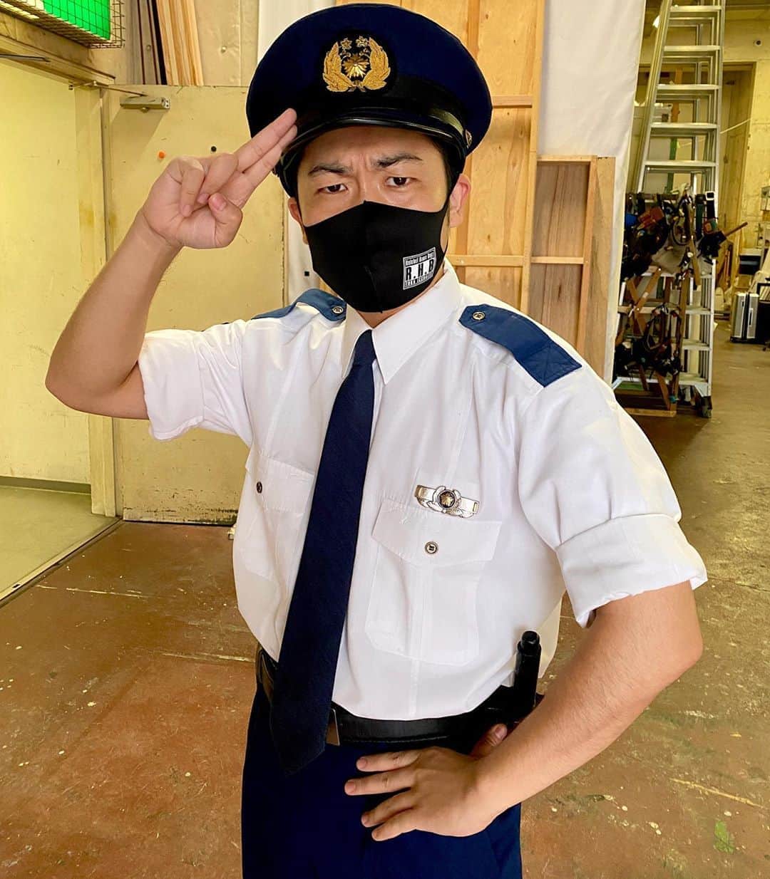 レイチェルのインスタグラム：「個人的には148日ぶりの新喜劇。  緊張しました。  甘噛みしまくりました！笑  でもやっぱり、  何よりも一番、  たぁのぉしぃーーーかったぁ〜！！！！！ 😆😆😆😆💨💨💨💨✨✨✨✨🎶🎶🎶🎶🎶 #なんばグランド花月 #NGK #吉本新喜劇 #やっぱり #最高 #てことで #明日からも #除菌 #消毒 #換気 #などなど #万全の対策をして #お客様を #お待ちしております #🙇‍♂️✨✨✨」