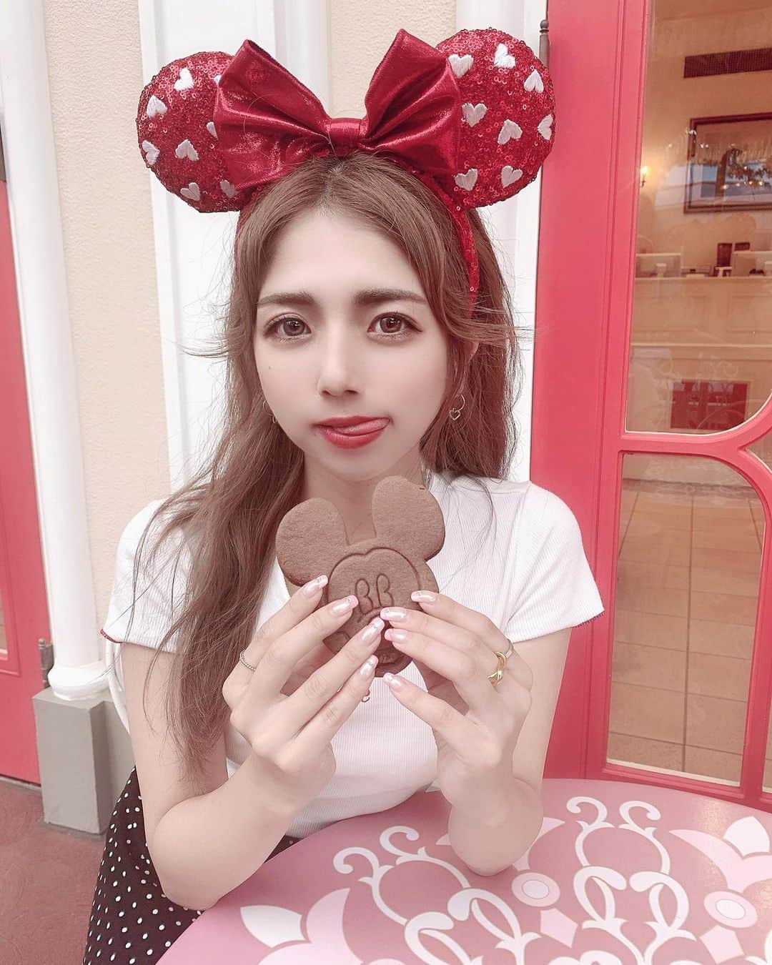 エリンコさんのインスタグラム写真 エリンコinstagram ディズニーランド チケット取れたから行っちゃった 今回は赤 ハートのミニーちゃんカチューシャ Tシャツは Darich Official のミニーちゃん コラボのだよぉー 二枚目は動画撮