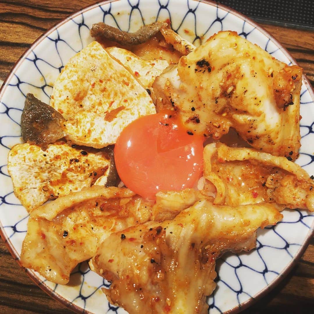 宮田麺児のインスタグラム：「絶品。 トラ丼。 この世で1番旨い　丼でた。  #とらふぐ #ふぐ #絶品 #丼」