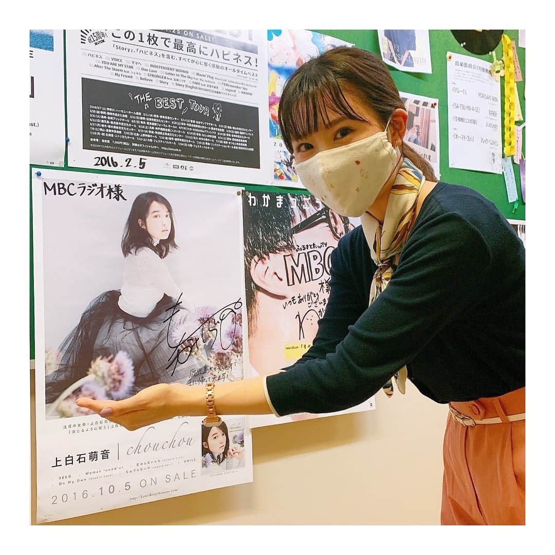 のインスタグラム：「* 手のり萌音ちゃん。 明日7/29(水)の夜9時から MBCテレビで ミニチュアアーティスト田中達也さんの特集を放送します。 ナレーションは上白石萌音ちゃん。 明日の夜は鹿児島中が癒されそうです♡  4年前の萌音ちゃんのポスター。 出社するたび、 見守られている気持ちになります♡  ミニチュア感を出したかったのですが、 ちゃんと出来てるかな〜😂？  #MBCテレビ #田中達也 さん #上白石萌音 ちゃん #ミニチュアライフ」