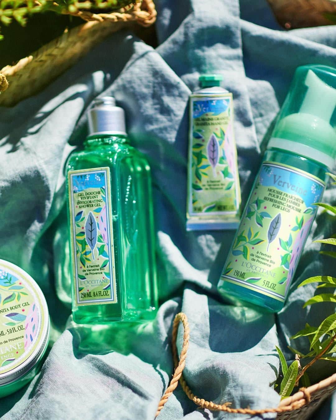 ロクシタンさんのインスタグラム写真 - (ロクシタンInstagram)「#SummerTip: On those days when everything feels too hot and you just want something refreshing, we always find ourselves reaching for Verbena products 🌿The light textures will help you cool down, and the invigorating scent is perfect for summer days. Leave a 💚 if you'll be adding a little Verbena freshness to your summer beauty routine! #LOccitane #Verbena #ShowerGel #CoolingMousse #HandCream #NaturalIngredients #NaturalBeauty #Cooling #Refreshing #Provence」7月28日 19時01分 - loccitane