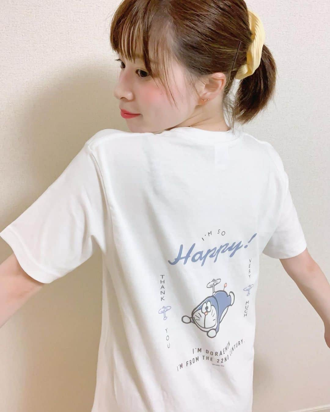 小菅怜衣さんのインスタグラム写真 - (小菅怜衣Instagram)「昨日のこすげもん。 . バックプリントがきゃわいいドラTシャツ！ フラワーリングコラボ🌼 . . あいむそーはっぴー🍿🌈 . . . . . #ドラえもん #ドラえもんグッズ #ドラえもん大好き #ドラえもん好きな人と繋がりたい #ドラえもん50周年 #のび太の新恐竜  #フラワーリング #flowering #tシャツコーデ #tシャツ女子 #ポニテ #夏服 #きょコ #instadaily #instafashion #picoftheday #cutecat #japanesegirl」7月28日 19時05分 - kosuge_rei