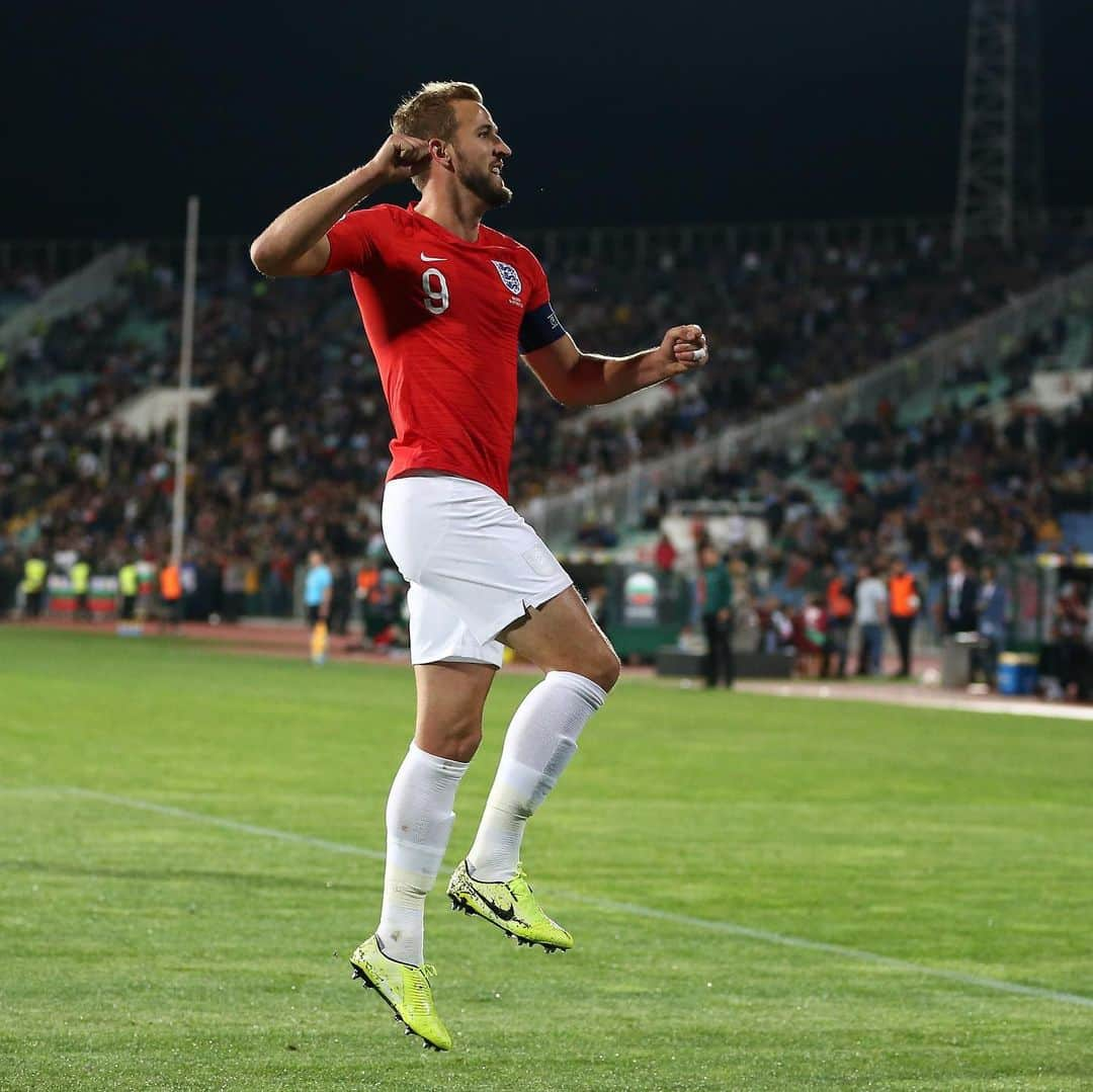 サッカー イングランド代表チームさんのインスタグラム写真 - (サッカー イングランド代表チームInstagram)「9️⃣ celebration shots of our number 9️⃣」7月28日 19時06分 - england