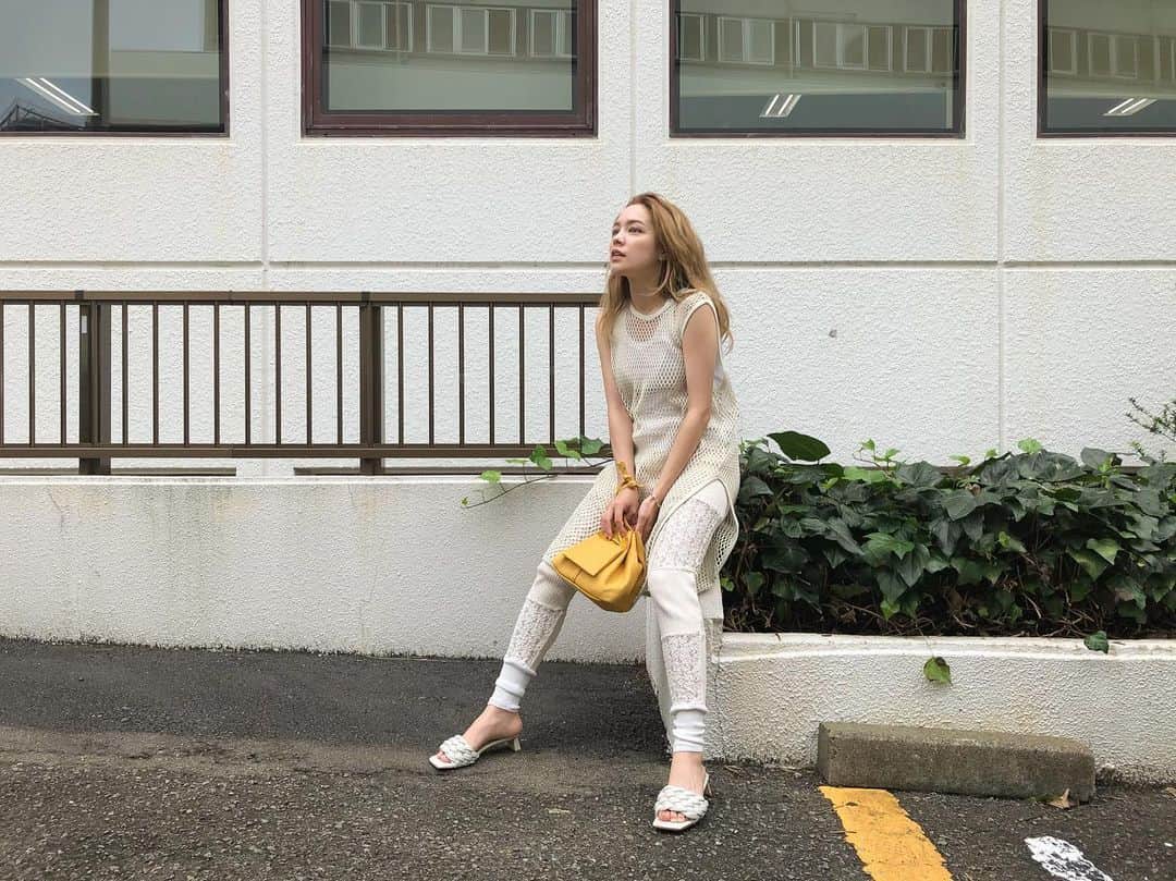 ステファニーのインスタグラム：「🌼🤍 昨日のお洋服。」