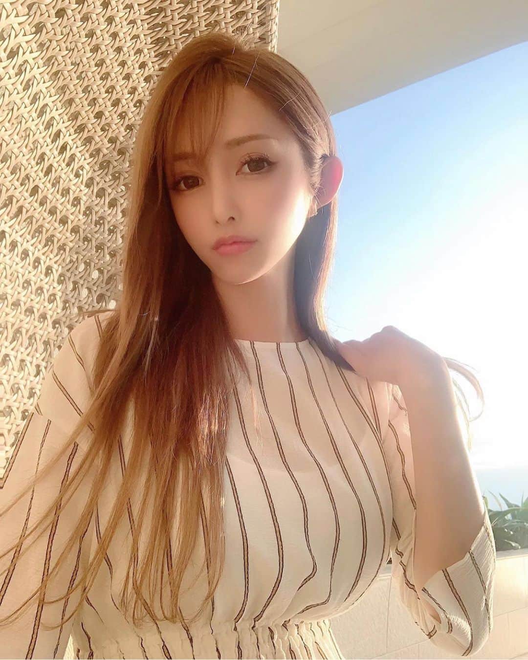 美女JAPANのインスタグラム：「どうも美女JAPANです！✨ ＊ ＊ 今回ご紹介するのはこの方‼️ ＊ ＊ Mi Riさん！@miri.o3 ＊ ＊ とても綺麗！！🙈💕 サロンオーナーやってるそうなのでみなさん行ってみてください！！💕 ＊ ＊ Mi Riさんのアカウントには他にも素敵な投稿がたくさんあります！✨ ＊ 皆さんも是非チェックしてみてね🧸 ＊ ＊ 明日の投稿もお楽しみに！！ ＊ ＊  #色気 #可愛い #綺麗 #かわいい #写真集 #モデル #美肌 #笑顔 #スタイル抜群 #可愛い #可愛すぎ #会いたい #天使 #美女 #美人 #美しい #清楚 #スタイル #色白 #スタイル抜群 #美脚 #素敵 #カワイイ #応援」