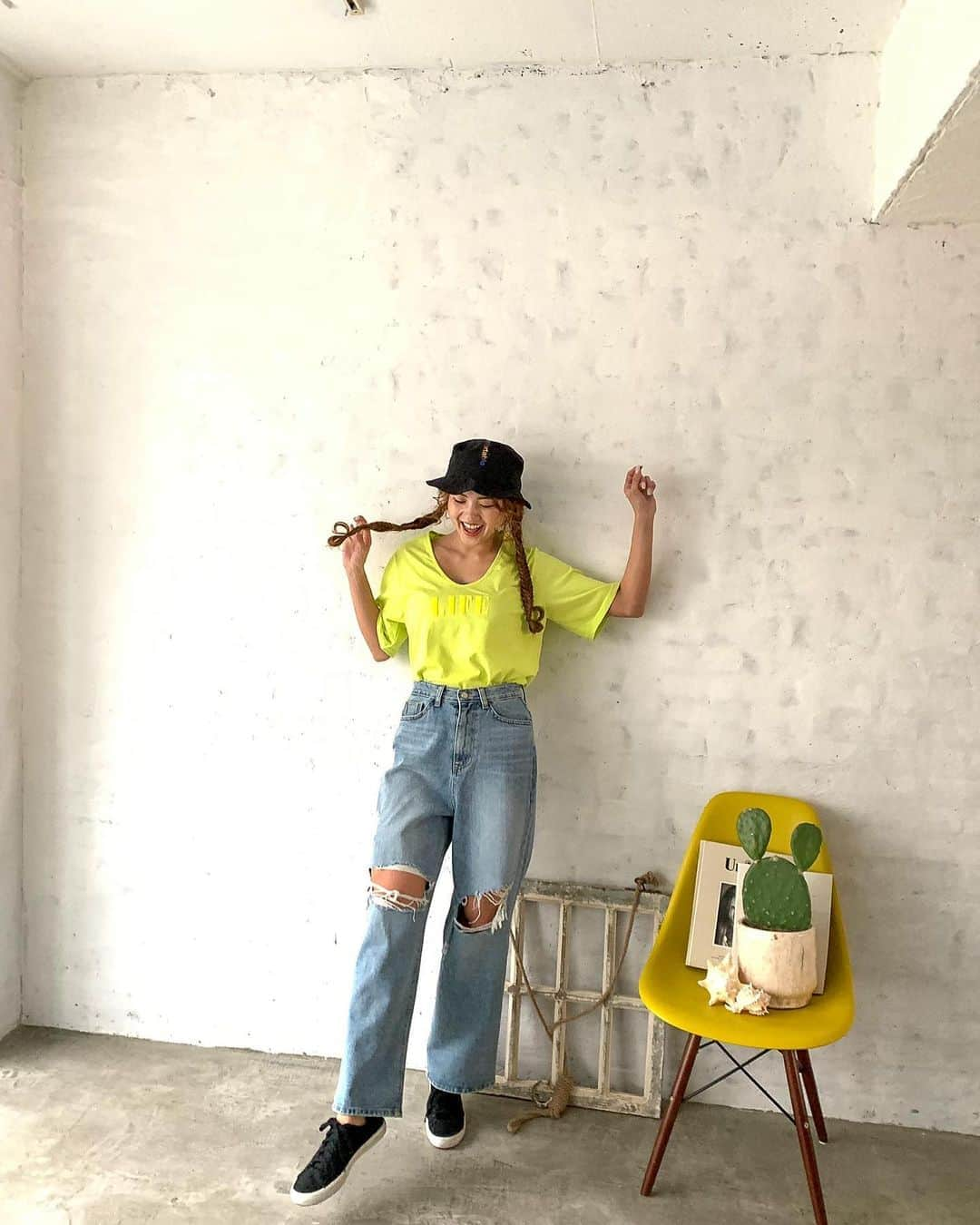 カレンさんのインスタグラム写真 - (カレンInstagram)「shooting for @valmuer_official 🍋 先日のValmuerさん撮影💛🌼 夏Styleとキラキラmakeにテンションあげ💖💎 ツボなお洋服がたくさんで、私服でもたくさん着させてもらってます😍🙏☀️ #shooting #fashion #outfit  #撮影」7月28日 19時24分 - cjd_karen